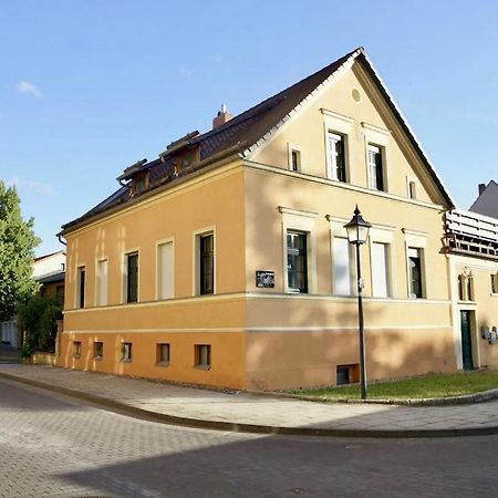 "Ferienwohnung Am Schloss" - Ferienwohnung Mit Blick Auf Das Barbyer Schloss, 5 Gehminuten Bis Zur Elbe Екстериор снимка