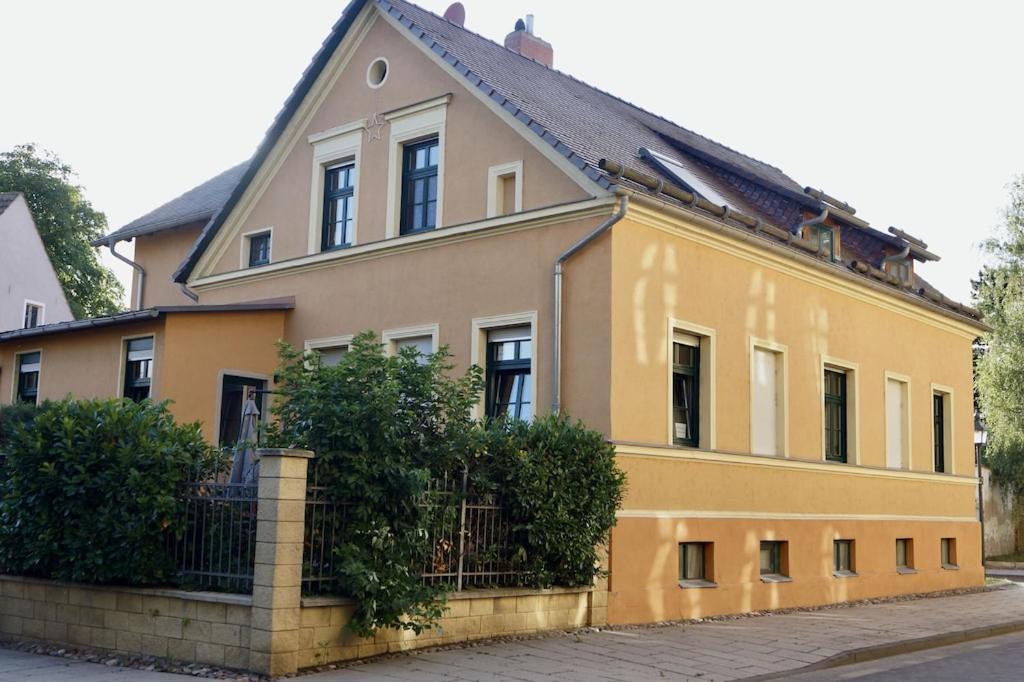 "Ferienwohnung Am Schloss" - Ferienwohnung Mit Blick Auf Das Barbyer Schloss, 5 Gehminuten Bis Zur Elbe Екстериор снимка