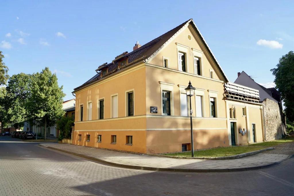 "Ferienwohnung Am Schloss" - Ferienwohnung Mit Blick Auf Das Barbyer Schloss, 5 Gehminuten Bis Zur Elbe Екстериор снимка