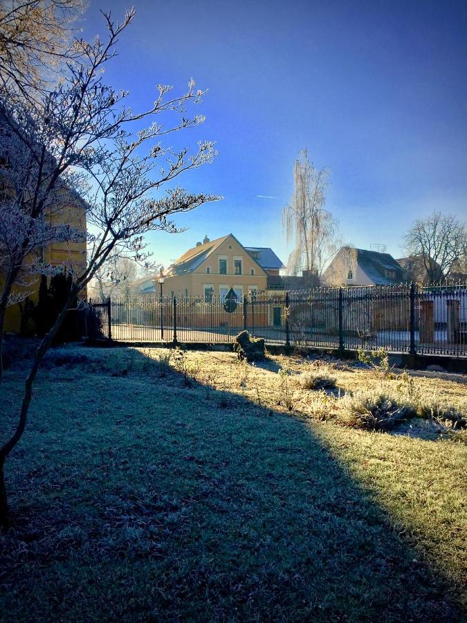 "Ferienwohnung Am Schloss" - Ferienwohnung Mit Blick Auf Das Barbyer Schloss, 5 Gehminuten Bis Zur Elbe Екстериор снимка