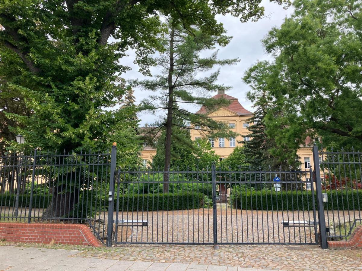 "Ferienwohnung Am Schloss" - Ferienwohnung Mit Blick Auf Das Barbyer Schloss, 5 Gehminuten Bis Zur Elbe Екстериор снимка